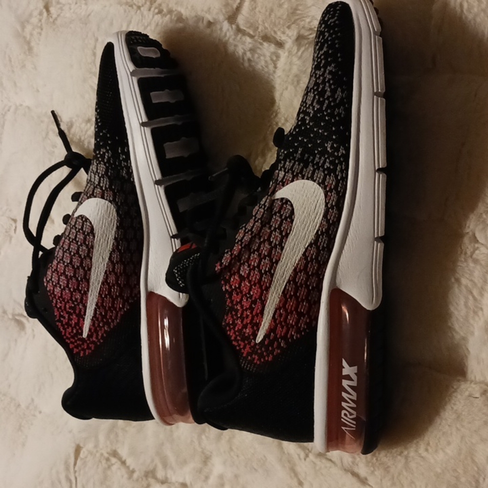Nike Air Max Sequent 2 size 7 womans